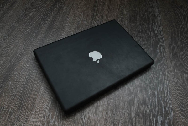 Продам нерабочий ноутбук MacBook  A1181 (Late 2006) на запчасти